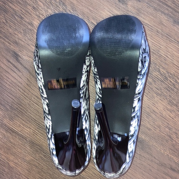 New Black and White Qupid Heels    Size 8.5 - Picture 6 of 8